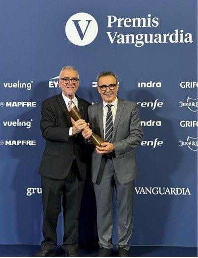 Mateo Valero receives the "Innovación y Ciencia" award from La Vanguardia